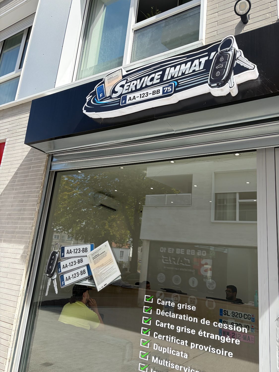 Devanture de Service Immat' au 152 avenue Georges-Clémenceau à Nanterre